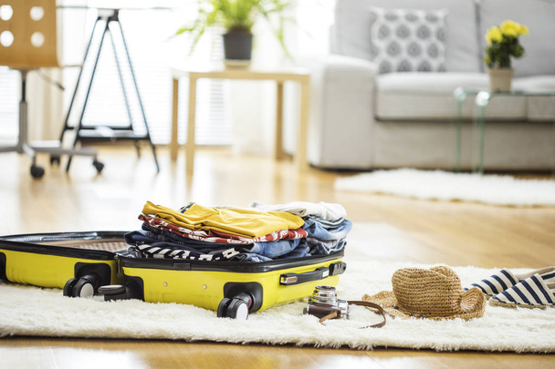 Utazási bőrönd előkészítése otthon - Fotó, kép