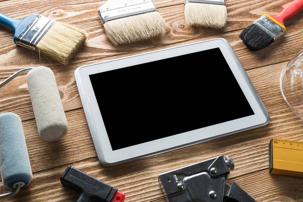 Variety of tools of builder and tablet pc - Foto, afbeelding
