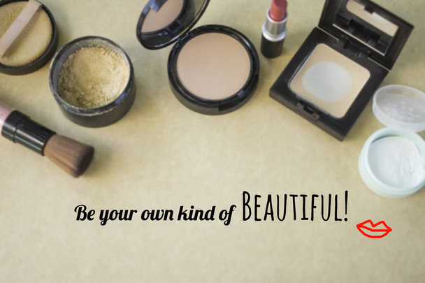 Citação inspiradora "Seja seu próprio tipo de bonita" em s borradas
 - Foto, Imagem