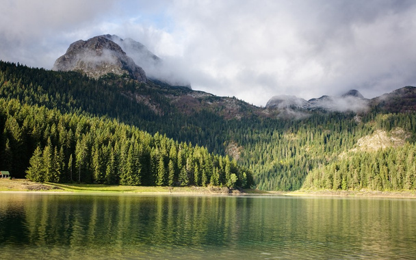 озеро в горах - Фото, изображение