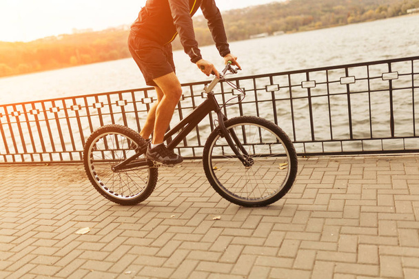 Person riding a bike on esplanade - Фото, зображення