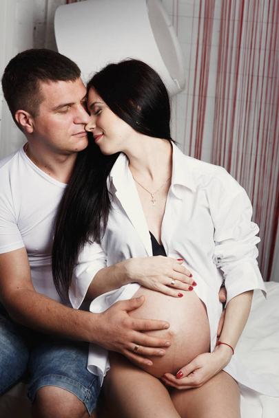 Man and pregnant woman hugging tenderly - Φωτογραφία, εικόνα