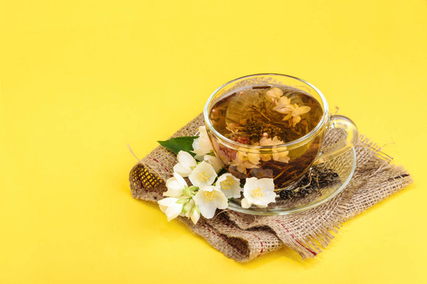 Cup of jasmine tea with flowers - Foto, imagen