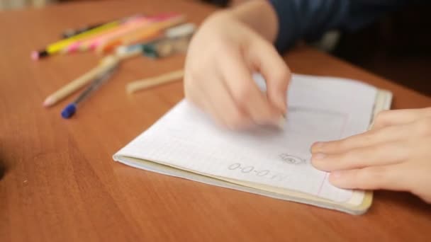 A teenager draws a simple pencil in a notebook. Close-up - Felvétel, videó