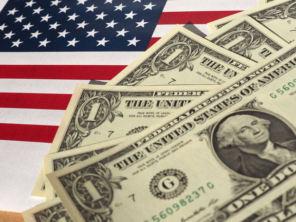 Billetes de dólar y bandera de Estados Unidos
 - Foto, Imagen