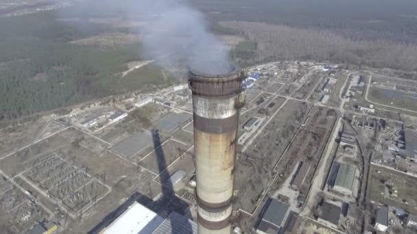 Antenne eines Kohlekraftwerks aus nächster Nähe - Filmmaterial, Video