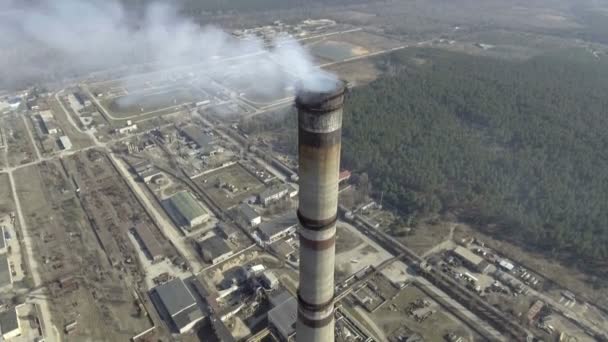 石炭火発電所の航空写真をクローズ アップ - 映像、動画