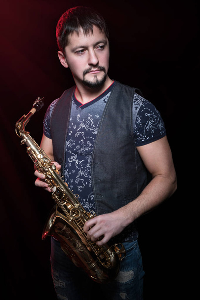 Glamor portrait of saxophonist - Foto, Bild