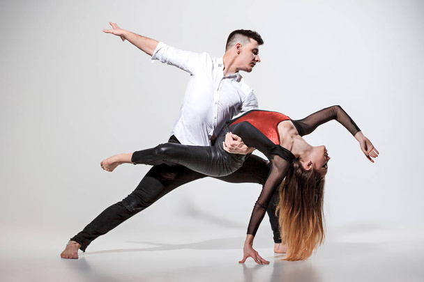 Two people dancing - Foto, afbeelding