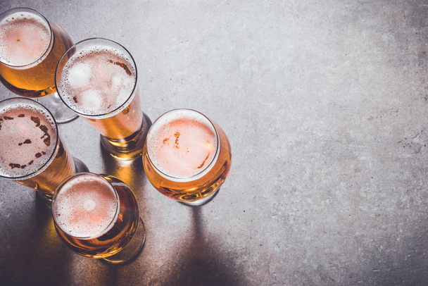 Beer glasses on stone table - Фото, изображение