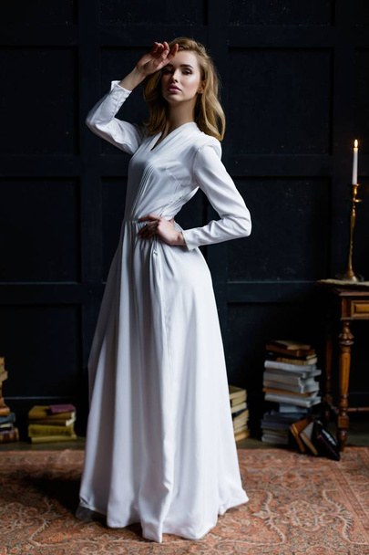 Woman in white long dress - Φωτογραφία, εικόνα