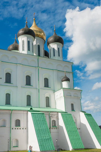 Cattedrale della Trinità a Pskov Cremlino
 - Foto, immagini