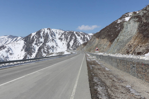 Gabion - protection of the mountain road from rocky talus - Valokuva, kuva