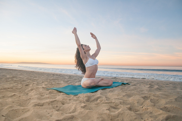 plaj yoga kadın - Fotoğraf, Görsel
