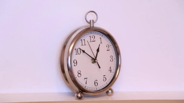 Reloj de oficina blanco, Huelgas Doce
 - Metraje, vídeo