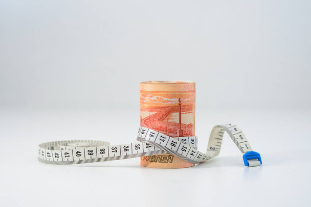 the roll of money rubles with measuring tape - Foto, imagen