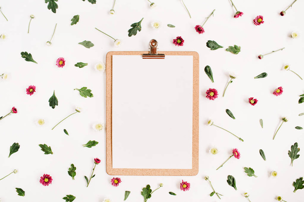 Clipboard mock up and wildflowers pattern. - Photo, Image