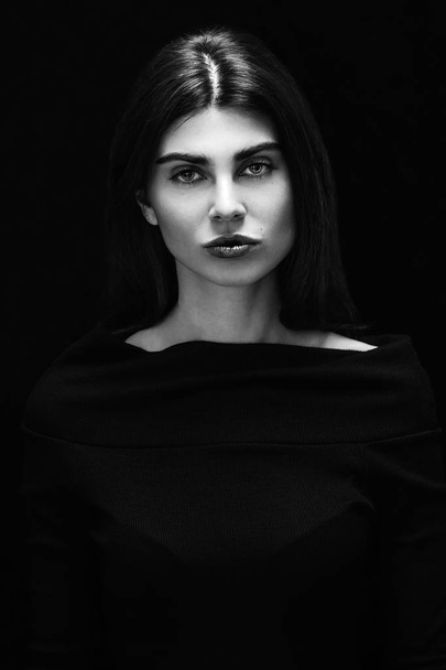 Beautiful woman portrait on ebony background monochrome - Fotografie, Obrázek