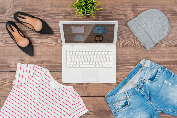 Online shopping concept with casual female clothes - Fotoğraf, Görsel