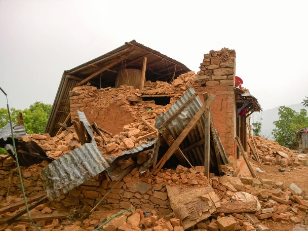 Erdbebenhaus zerstört - Foto, Bild