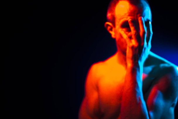 Meztelen férfi depressziós meztelenül - Fotó, kép