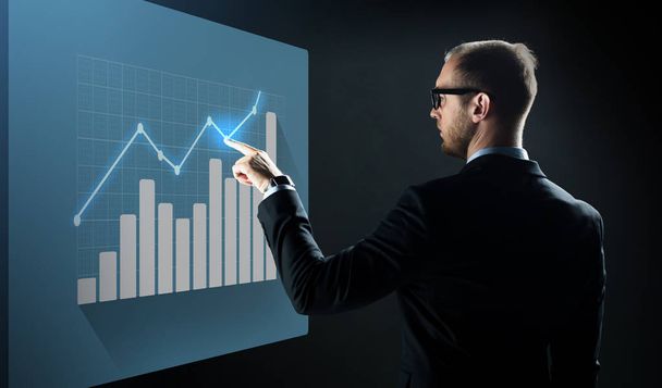 businessman pointing finger to virtual chart - Foto, afbeelding