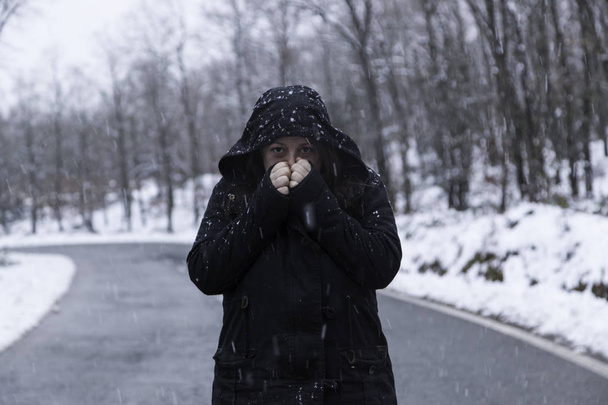 gefrorene Frau schneit - Foto, Bild