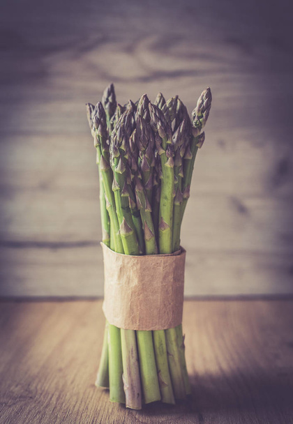 Asparagus bunch close up on wooden background - Foto, Imagen