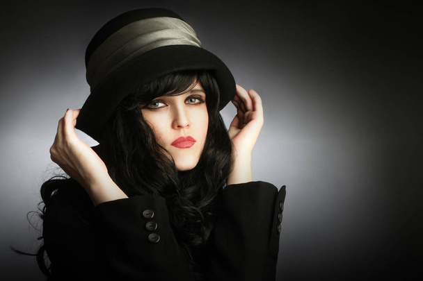 Young romantic woman portrait in black hat - Foto, Imagen