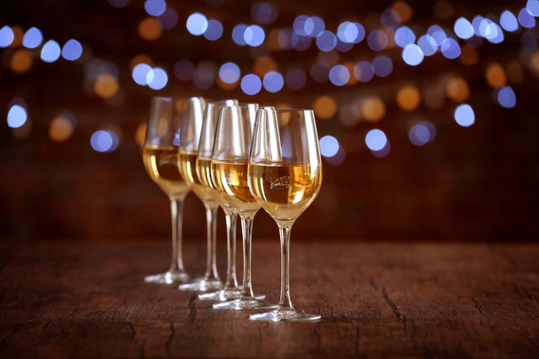 Glasses of wine in row  - Foto, afbeelding