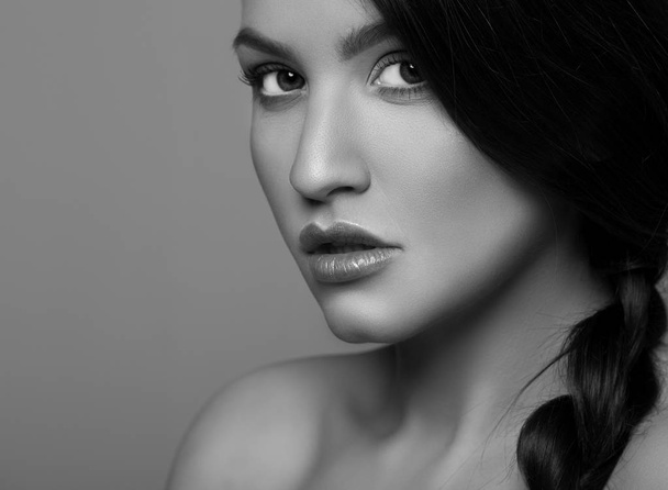 Black and white portrait of a beautiful woman - Foto, Bild