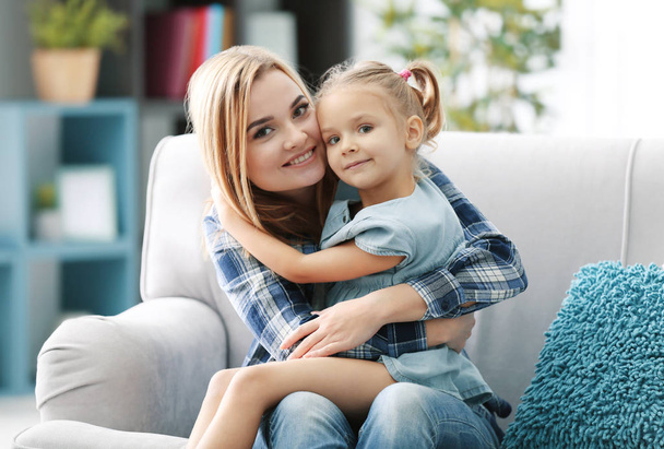 young woman and daughter at home - Foto, Bild
