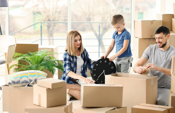 Happy family packing boxes  - Zdjęcie, obraz