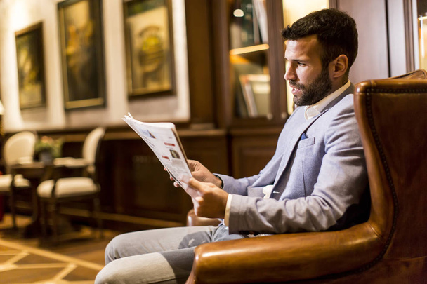 Modern businessman reading newspaper - Foto, Imagen