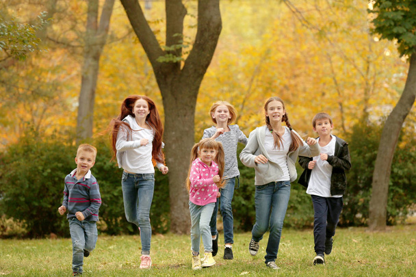Sporty children running in the park - Foto, imagen