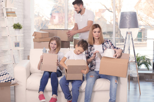 Family with cardboard boxes  - Zdjęcie, obraz