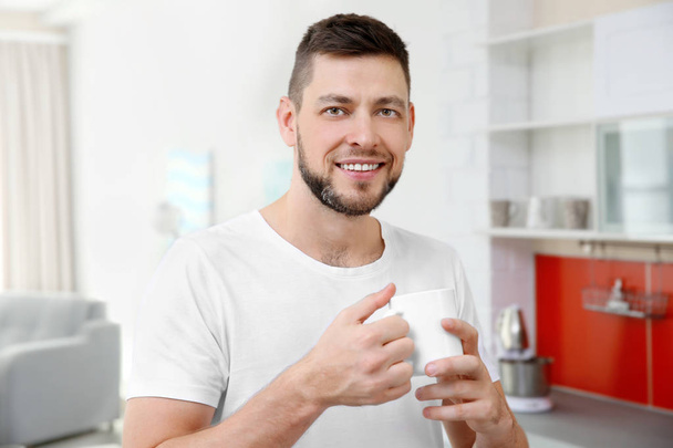 man drinking coffee - Foto, afbeelding