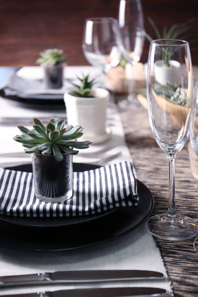 Table served with succulents - Fotoğraf, Görsel