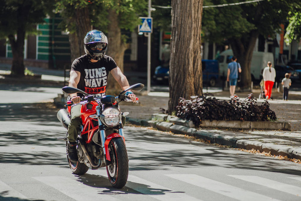 motorcyclis harika zaman tutar - Fotoğraf, Görsel