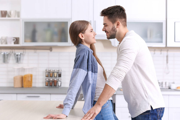 young couple in kitchen - Foto, imagen