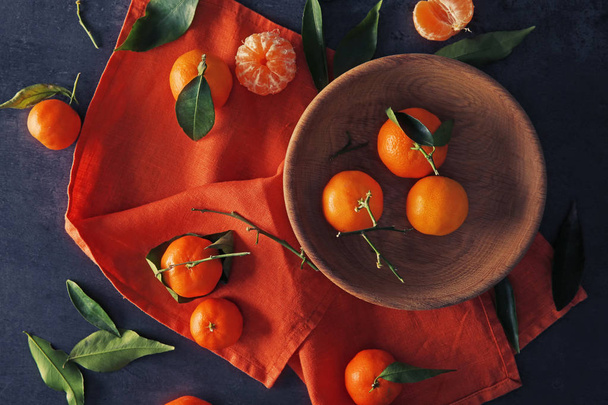 Juicy tangerines in bowl - Foto, Imagen