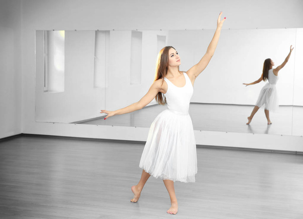 woman dancing in studio - Фото, изображение