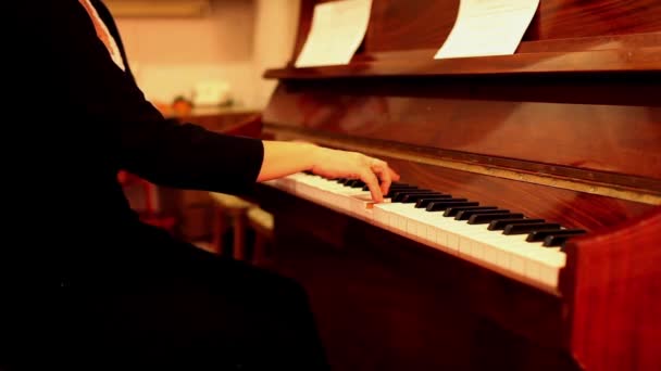 Sintonia no piano
 - Filmagem, Vídeo