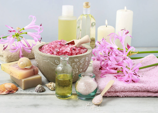 Bowl of sea salt and other spa cosmetics - Фото, изображение