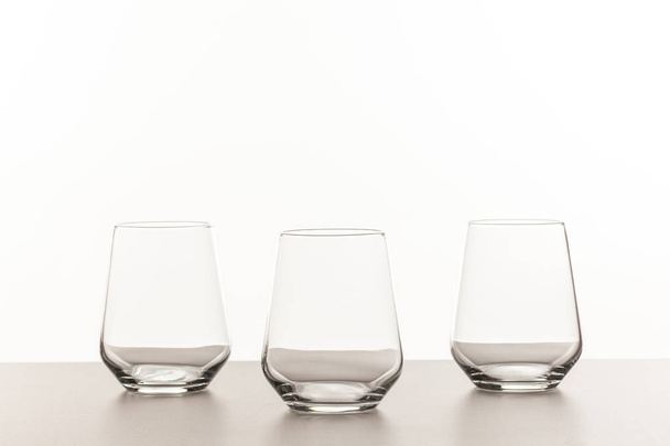 пустые стаканы
 - Фото, изображение