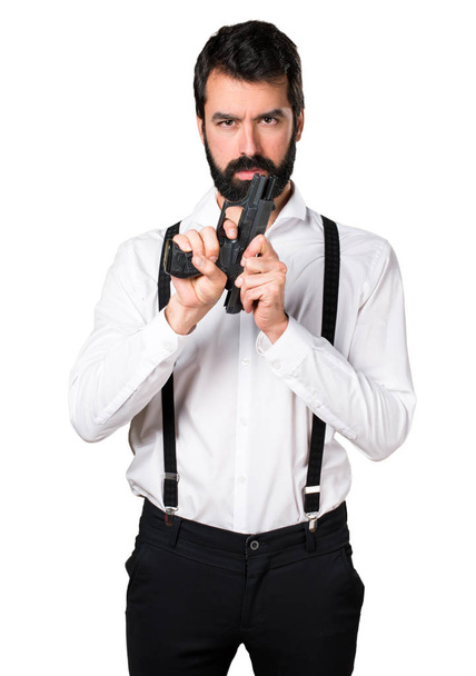 Hipster man met baard met een pistool - Foto, afbeelding