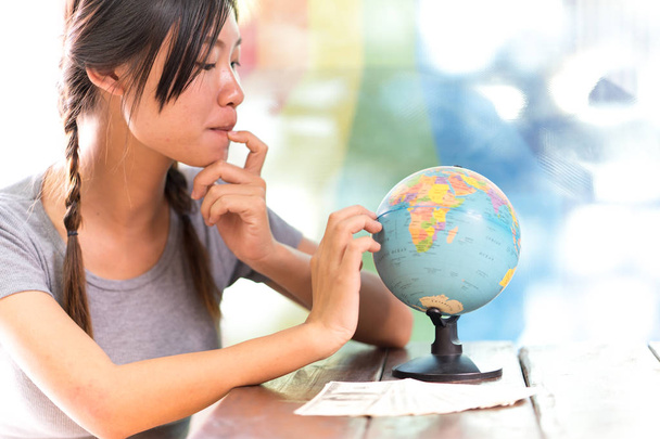 Women explore the globe to plan their trip - Foto, imagen