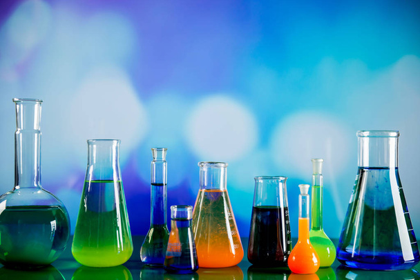 Laboratory equipment, lots of glass filled with colorful liquids - Foto, immagini