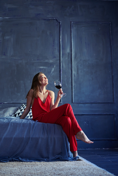 Laughing brunette with a glass of red wine - Foto, afbeelding