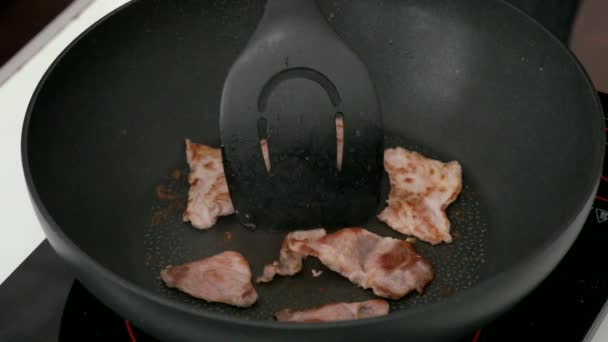  Grilled sliced pork on the pan - Footage, Video